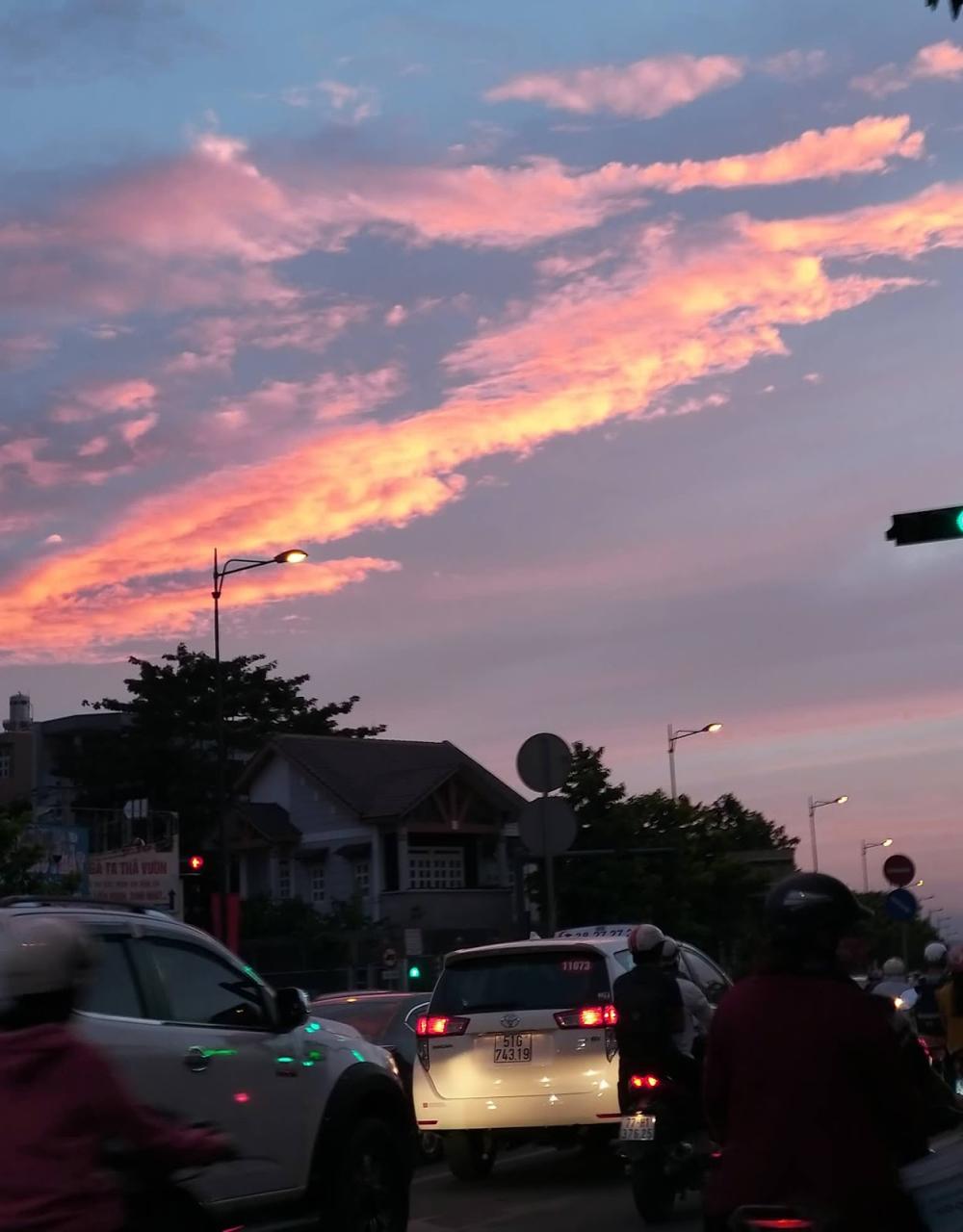 Bầu trời Sài Gòn cuối năm xuất hiện "bảng màu" tuyệt đẹp - Thời sự
